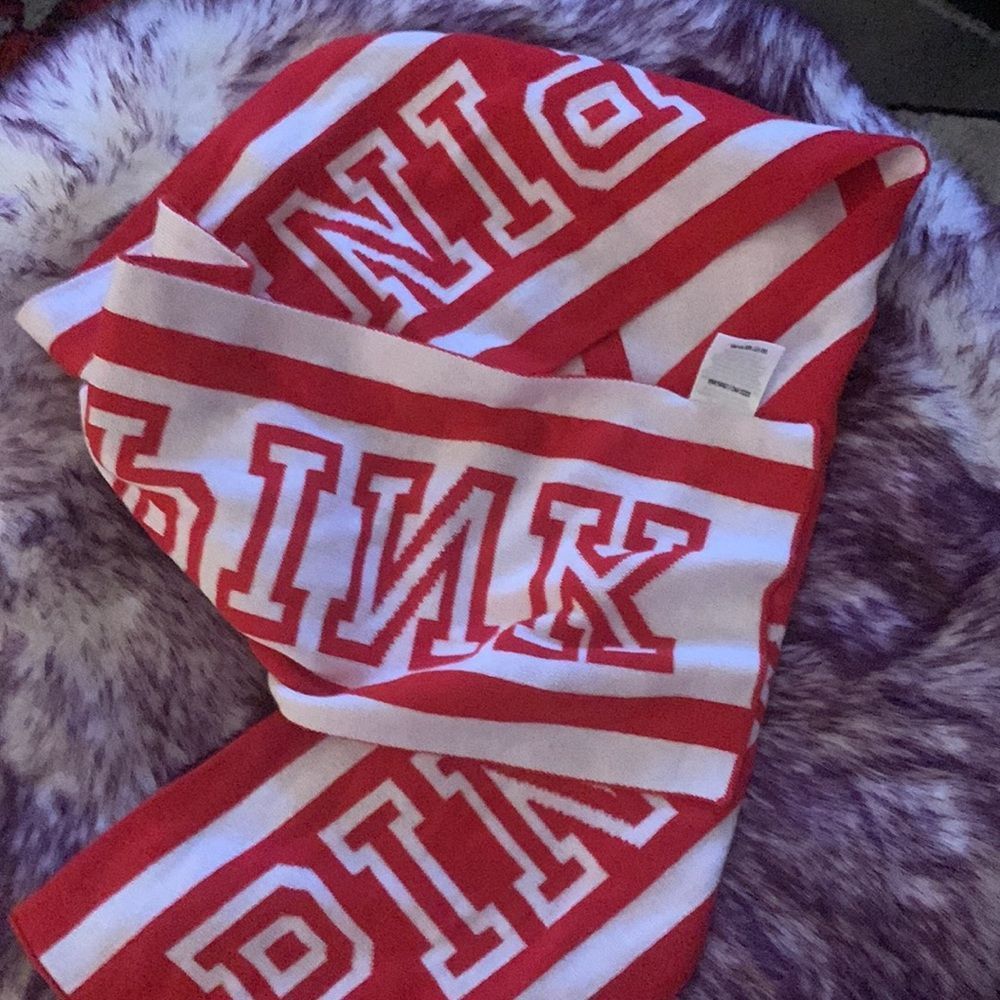 NWOT VS PINK Logo Red/White Reversible Knit Scarf Size 8*61